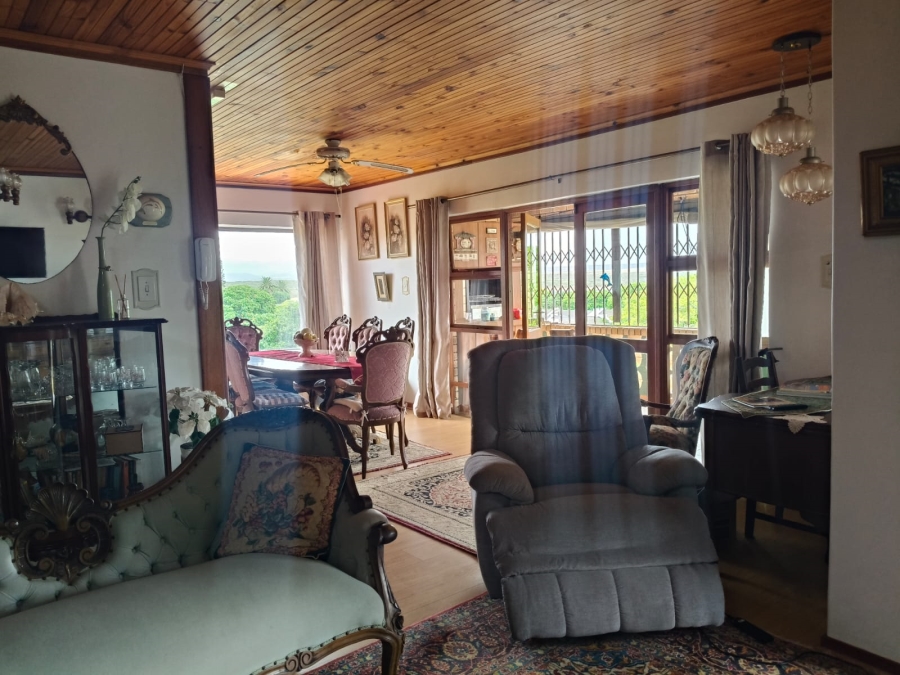 6 Bedroom Property for Sale in Paradise Beach Eastern Cape